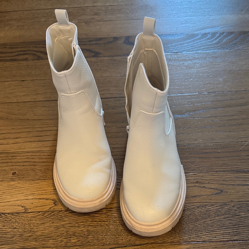 Art Class White Ankle Boots